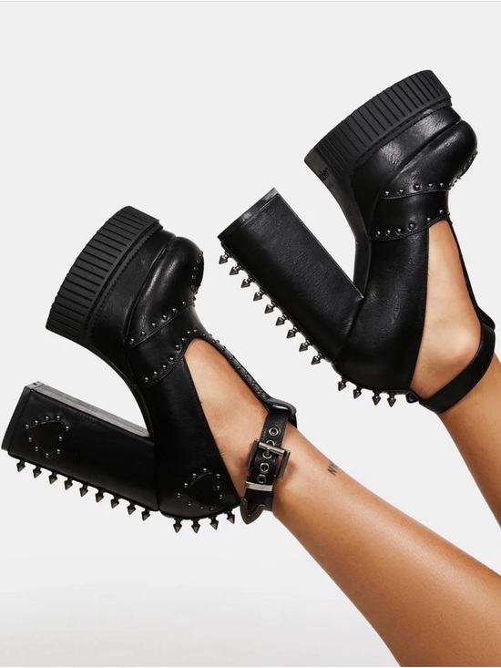La Moda Shoes - RARE LaModa she’s so special platform heels